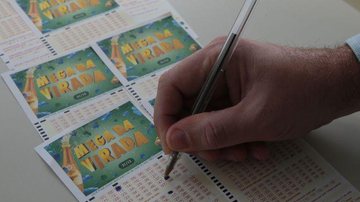 Mega da Virada 2020: duas apostas acertaram as seis dezenas - © Marcello Casal JrAgência Brasil