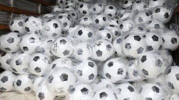 Santos F.C. doa 5 mil bolas para mais de 100 entidades - Divulgação