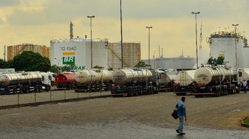 Replan, refinaria da Petrobras em Paulínia (SP), durante a greve dos caminhoneiros em 2018 Caminheiros podem iniciar nova greve no dia 1º de fevereiro - Rovena Rosa/Agência Brasil