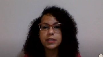 Imagem Entrevista com Débora Camilo