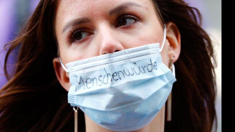 Alemanha adota restrições mais duras em batalha contra a pandemia - © Reuters/Fabrizio Bensch/Direitos Reservados