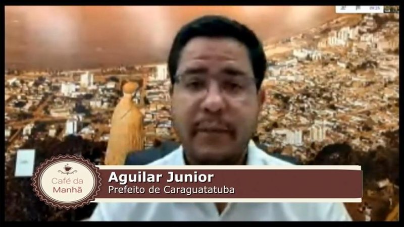Prefeito Aguilar Júnior durante entrevista ao programa Café da Manhã, da TV Cultura Litoral - Foto: Divulgação/Reprodução Facebook