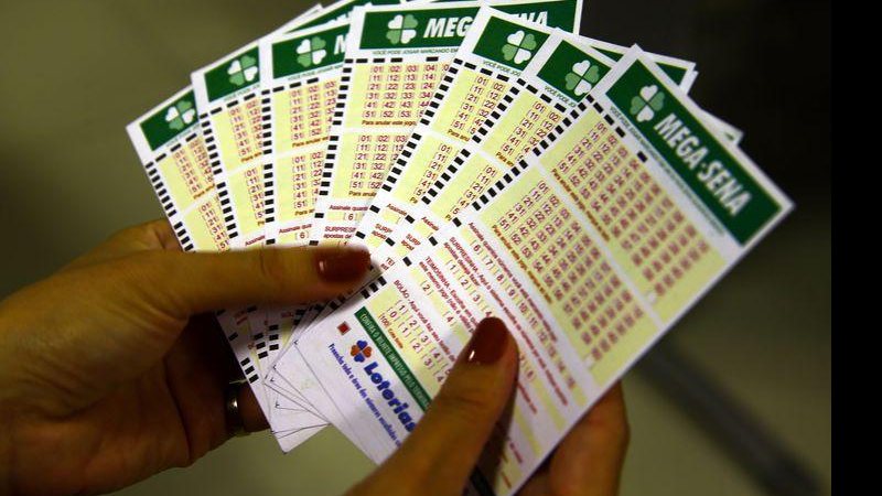 Mega-Sena acumula e prêmio vai para R$ 8 milhões - © Marcello Casal JrAgência Brasil