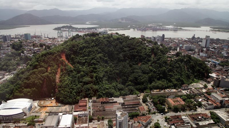 Defesa Civil alerta para risco de deslizamento em Santos - Leandro Frota