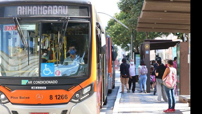 Profissionais de transportes entram no grupo prioritário da vacinação - © Rovena Rosa/Agência Brasil