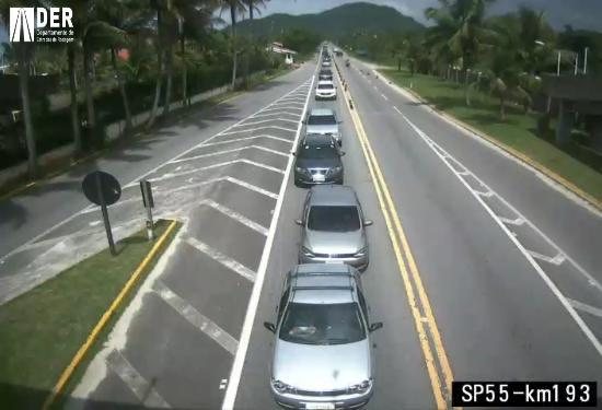 Trânsito complicado na rodovia Rio-Santos (SP-055), na altura do quilômetro 193. Rodovia Rio-Santos, km 193