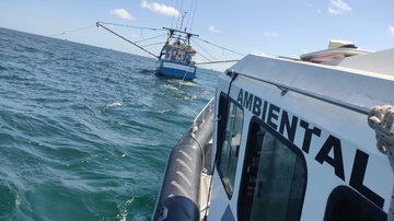 Proprietário da embarcação foi multado em R$ 88 mil - Divulgação/ Polícia Ambiental