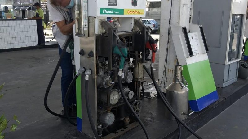 Técnicos constataram adulteração nas placas das bombas do posto Posto interditado em Praia Grande - 2021 Bombas / Posto / Esmeralda / Praia Grande / Interditado / 2021 - Foto: Divulgação / Polícia Civil