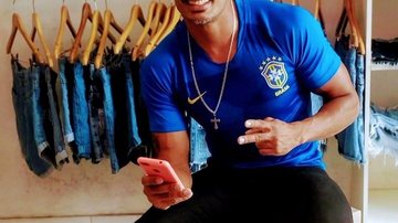 Robsom Santos, 35 anos, disse que só pensou nos dois filhos ao se arriscar para salvar motorista acidentado na rodovia Rio-Santos, em Bertioga, litoral paulista Robsom Santos - Foto: Acervo pessoa