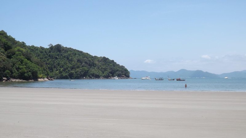 Corpo foi encontrado na Praia do Indaiá, em Bertioga, nesta sábado, 30 Praia do Indaiá, Bertioga, SP Praia do Indaiá - Foto: reprodução redes sociais