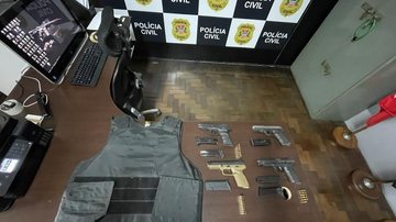 Polícia Civil prende suspeito de guardar armas para uma organização criminosa