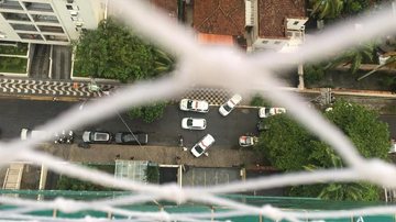 Prefeito chegou a ser jogado no chão por assaltantes em assalto a sua cobertura em São Vicente Assalto Pedro Gouvea Pedro Gouvea assaltado e jogado no chão - Foto: Reprodução/Orion Pires G1