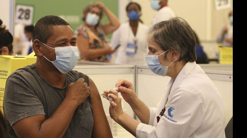 Vacinas já distribuídas atendem cerca de 10% dos públicos prioritários - © Rovena Rosa/Agência Brasil
