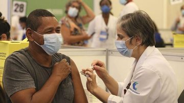 Vacinas já distribuídas atendem cerca de 10% dos públicos prioritários - © Rovena Rosa/Agência Brasil