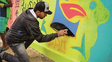 Oficina de grafite realizada em 2018 no Guarujá Oficina de Grafite Guarujá - Foto: Assessoria/Divulgação