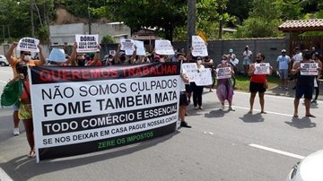 Manifestantes protestam contra fase vermelha em Caraguatatuba - Foto: Cláudio Gomes/Prefeitura de Caraguatatuba