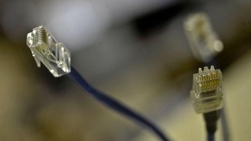 Nova meta do governo prevê fibra ótica em 99% das cidades brasileiras - © MARCELLO CASAL JR