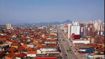 Assaltantes renderam amigo que saia da casa e fizeram ele entrar de novo na casa, rendendo toda a família Assalto a casa em PG - Foto: Google Maps