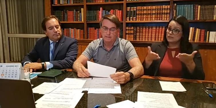 Bolsonaro: novo auxílio deve voltar em março, com parcelas de R$ 250 - © reprodução/Facebook
