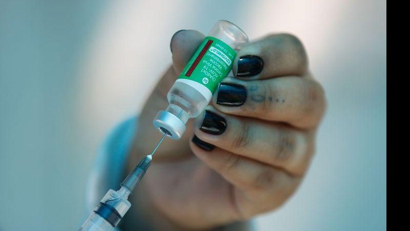 AstraZeneca espera produzir 200 milhões de doses de vacina até abril - © Tânia Rêgo/Agência Brasil