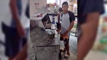 Breno da Silva trabalha desde os 14 anos no ramo da alimentação - Divulgação