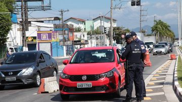 Cidades da Baixada Santista criam barreiras para impedir acesso durante o lockdown - Susan Hortas