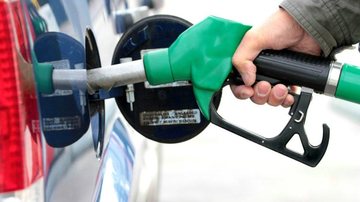 Frentista fez ameaça velada para cliente que reclamou seus direitos Aumento Gasolina - Foto: Reprodução / Web