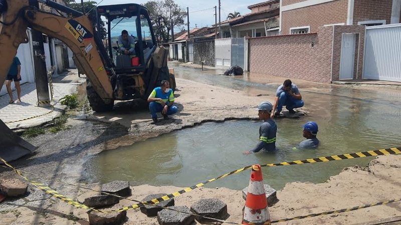 Rompimento de tubulação inundou entorno do Bairro Catiapoã nesta quinta-feira (18) Inundação São Vicente - Imagem: Reprodução