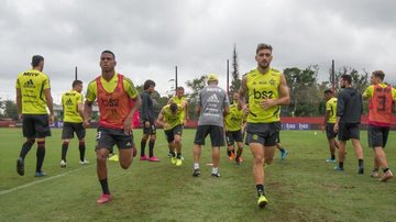 Flamengo pode lucrar com zagueiros da base - Alexandre Vidal / CR Flamengo