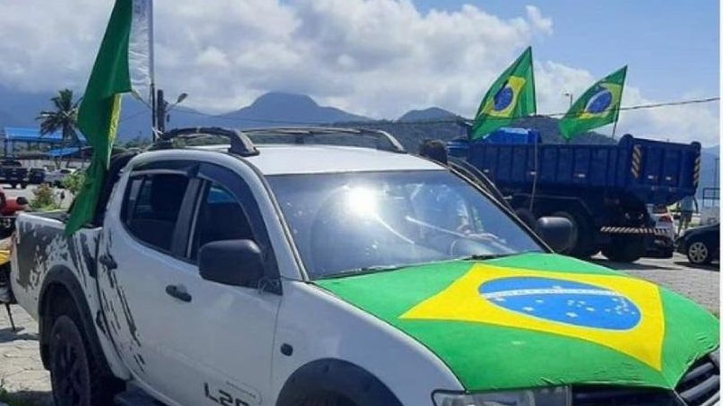 Imagem Domingo é marcado por manifestações contra lockdown e apoio a Bolsonaro em Ubatuba