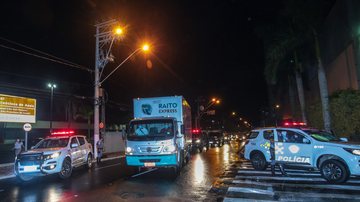 Entrega dos respiradores contou com forte aparato de segurança Respiradores em Praia Grande - Imagem: Divulgação / Gestão Municipal de Praia Grande