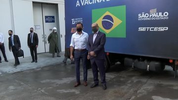 Doria admitiu possibilidade de restrições ainda maiores se disseminação do vírus continuar alta. Governador João Doria e o diretor do Instituto Butantan, Dimas Covas Doria e Dimas - Lockdown pode acontecer - Foto: Reprodução/TV Globo