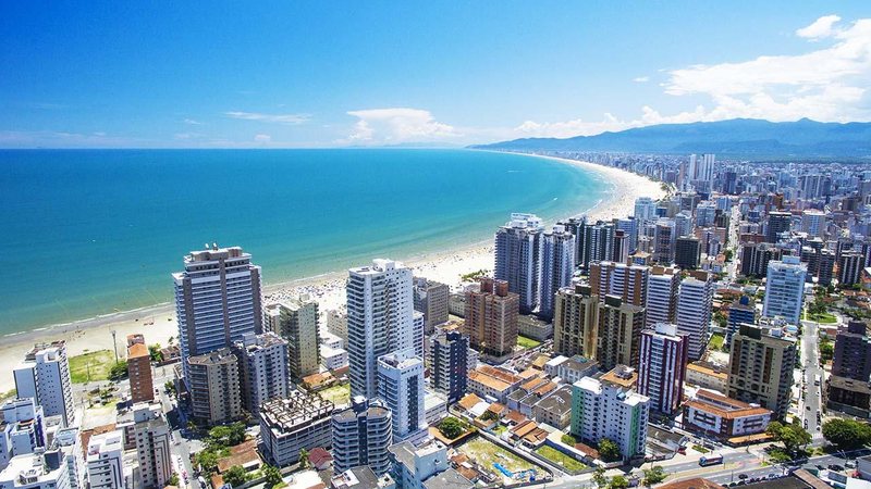 Vista aérea da praia e parte da cidade de Praia Grande Vista aérea Praia Grande - Divulgação