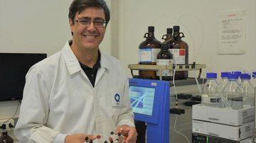 Professor do Instituto de Química de São Carlos Antonio Burtoloso pesquisa derivado do bagaço de cana para produção de plásticos - Henrique Fontes/IQSC