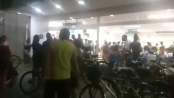 UPA Zona Noroeste "Cadê os médicos?", paciente denuncia aglomeração em UPA de Santos - Arquivo pessoal