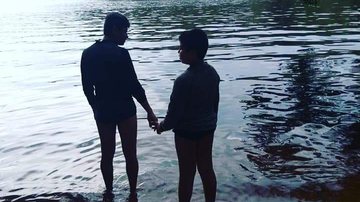 Pai publica foto com filho autista em rio de Itanhaém e viraliza - Arquivo pessoal