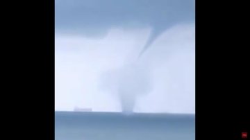 Imagem Tromba d´água impressionante surge no mar de Praia Grande, em SP | Vídeo