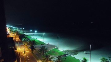 Faixa de areia de Praia Grande à noite casal teve celulares roubados - Foto: Zoom Viewer