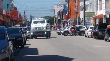 Em Mongaguá, tentativa de assalto a carro-forte gera tiroteio - Reprodução/ A voz de Mongaguá