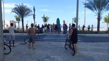 Populares que passavam na região do Boqueirão acompanharam o protesto dos surfistas Protesto dos surfistas - Imagem: Reprodução / PG no Graul