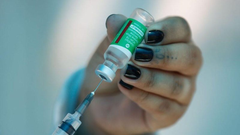 Fiocruz: suspensão de vacina da AstraZeneca deve ser vista com cautela - © Tânia Rêgo/Agência Brasil