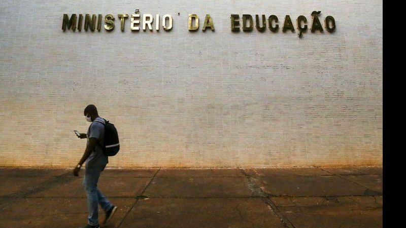 Universidades federais têm até dezembro para adotar diploma digital - © Marcelo Camargo/Agência Brasil