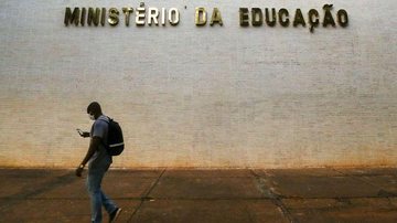Universidades federais têm até dezembro para adotar diploma digital - © Marcelo Camargo/Agência Brasil