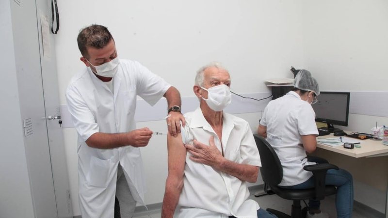 Vacinação Ilhabela vacina população acima dos 47 anos sem comorbidades - Susan Hortas