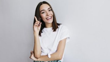 Mulher apontando o dedo - Foto/Reprodução