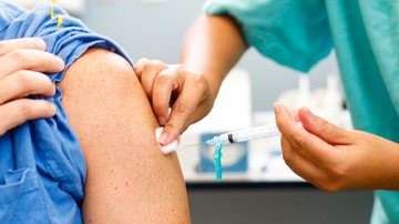Agendamentos buscam evitar aglomerações; cidade recebeu 310 doses para faixa etária Vacinação em Bertioga - Imagem: Pedro Gontijo / Imprensa MG