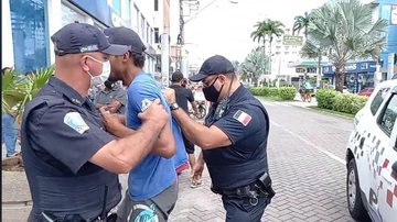 Jornalista sofre tentativa de agressão e insultos em Praia Grande - Reprodução/Facebook