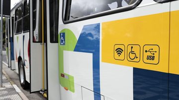 Nesses novos ônibus os usuários poderão utilizar Wi-Fi gratuitamente e terão tomadas USB à disposição Mogi das Cruzes (SP) entrega nova frota de ônibus, todos com Wi-Fi e carregador USB - Prefeitura de Mogi das Cruzez