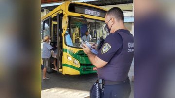 São Sebastião | Prefeitura aumenta fiscalização e autua 16 veículos de transporte coletivo públicos