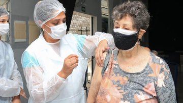 Santos cancela ponto facultativo para garantir vacinação - Isabela Carrari